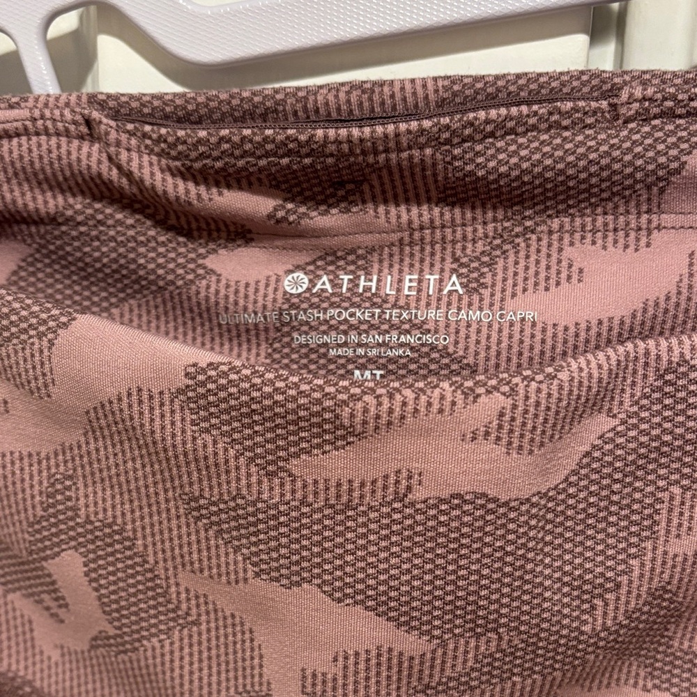 Athleta Mauve Camo Capri Leggings